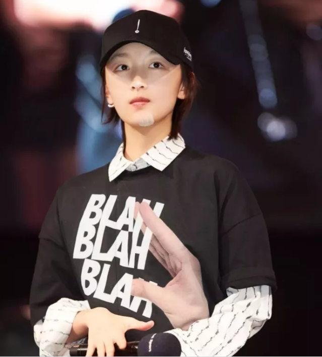 今年秋冬最chic！原來(lái)短發(fā)和帽子這么配??！