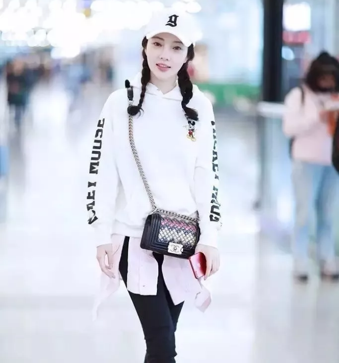 今年秋冬最chic！原來(lái)短發(fā)和帽子這么配??！
