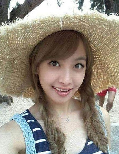 看看女星們花式戴草帽的帽子戲法！